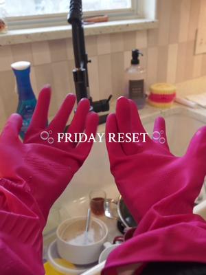 Quick Friday reset!!!! Love starting the weekend off fresh and irs just enough to hold me over until the big Sunday clea