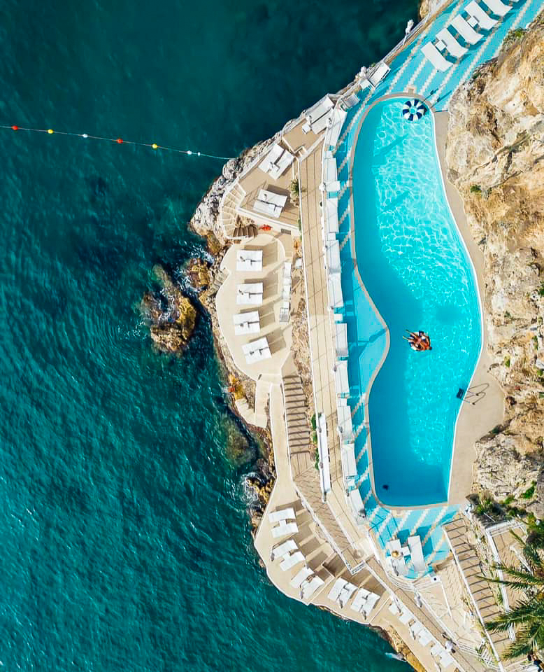Anchoring off 5-star Hotel Miramalfi thumbnail