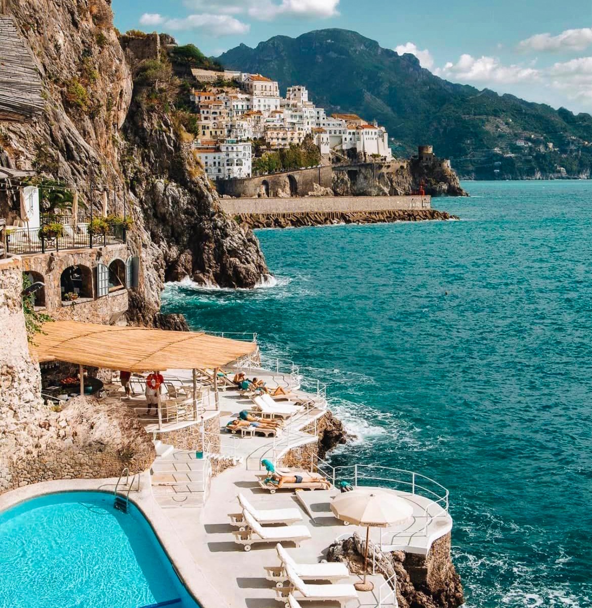 Hotel Miramalfi, luxury hotel from about 1145 Euros per day thumbnail