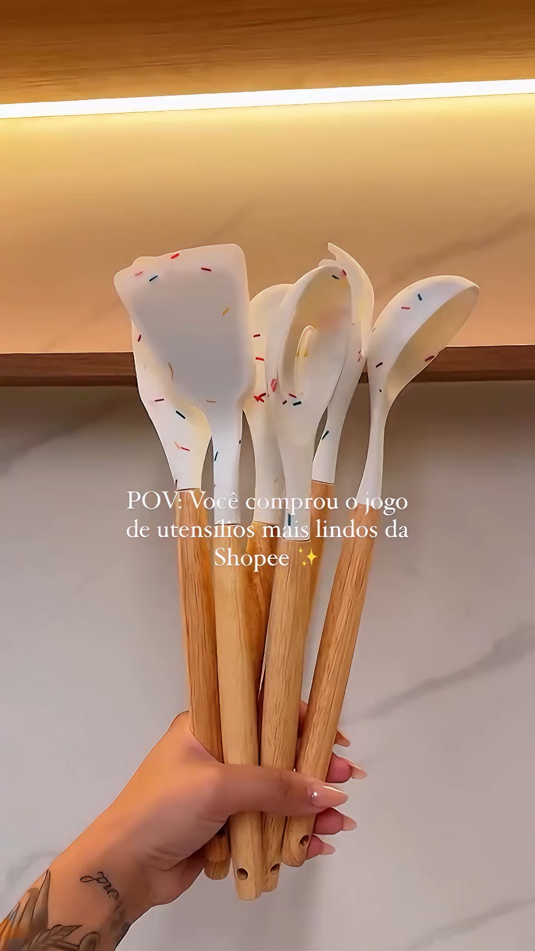 Jogo Kit C/06 Peças Utensílios De Cozinha Colheres Espátula Silicone Cabo Madeira Decoração thumbnail