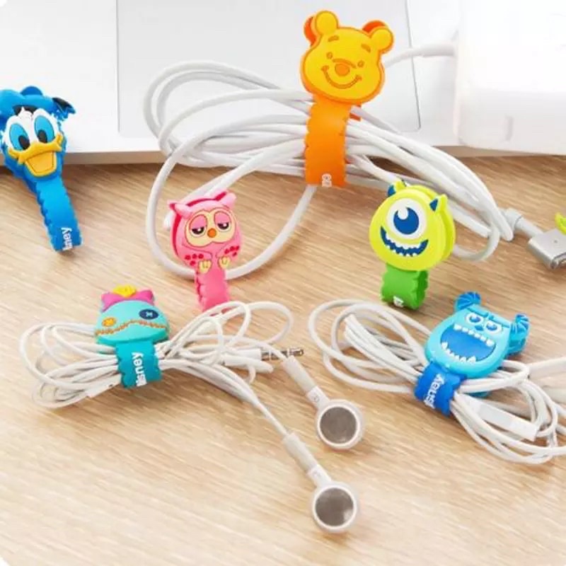Kit com 4 Organizadores e prendedores de carregador e fone de ouvido de personagens (aleatórios) thumbnail