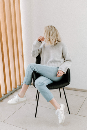 SNEAKERSWEATER thumbnail