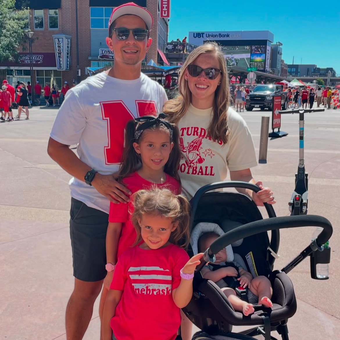 The Flores Fam thumbnail