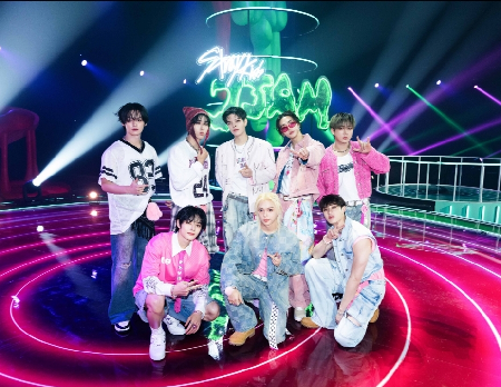 STRAY KIDS  thumbnail