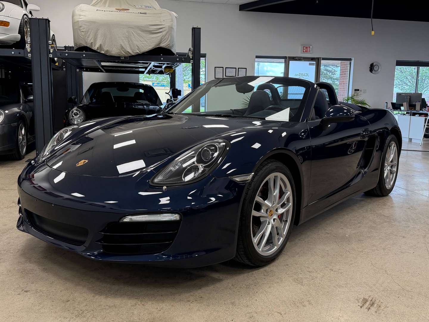 2014 981 Boxster - 6-Speed / Sport Seats thumbnail