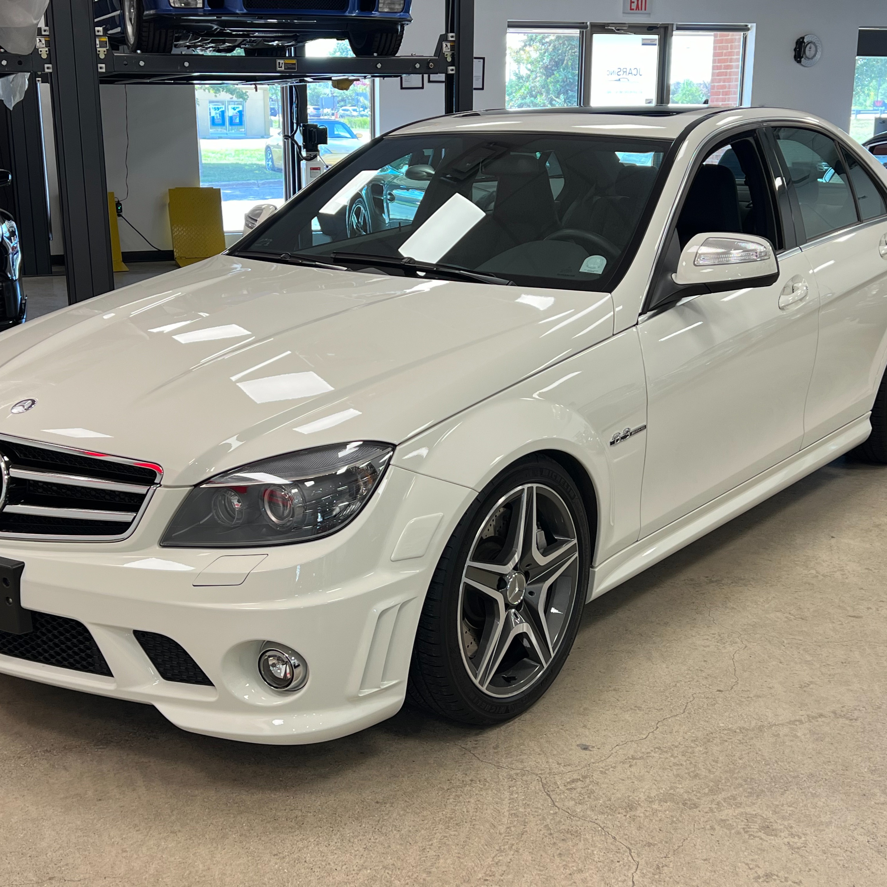 2009 Mercedes C63 AMG - 19k km thumbnail