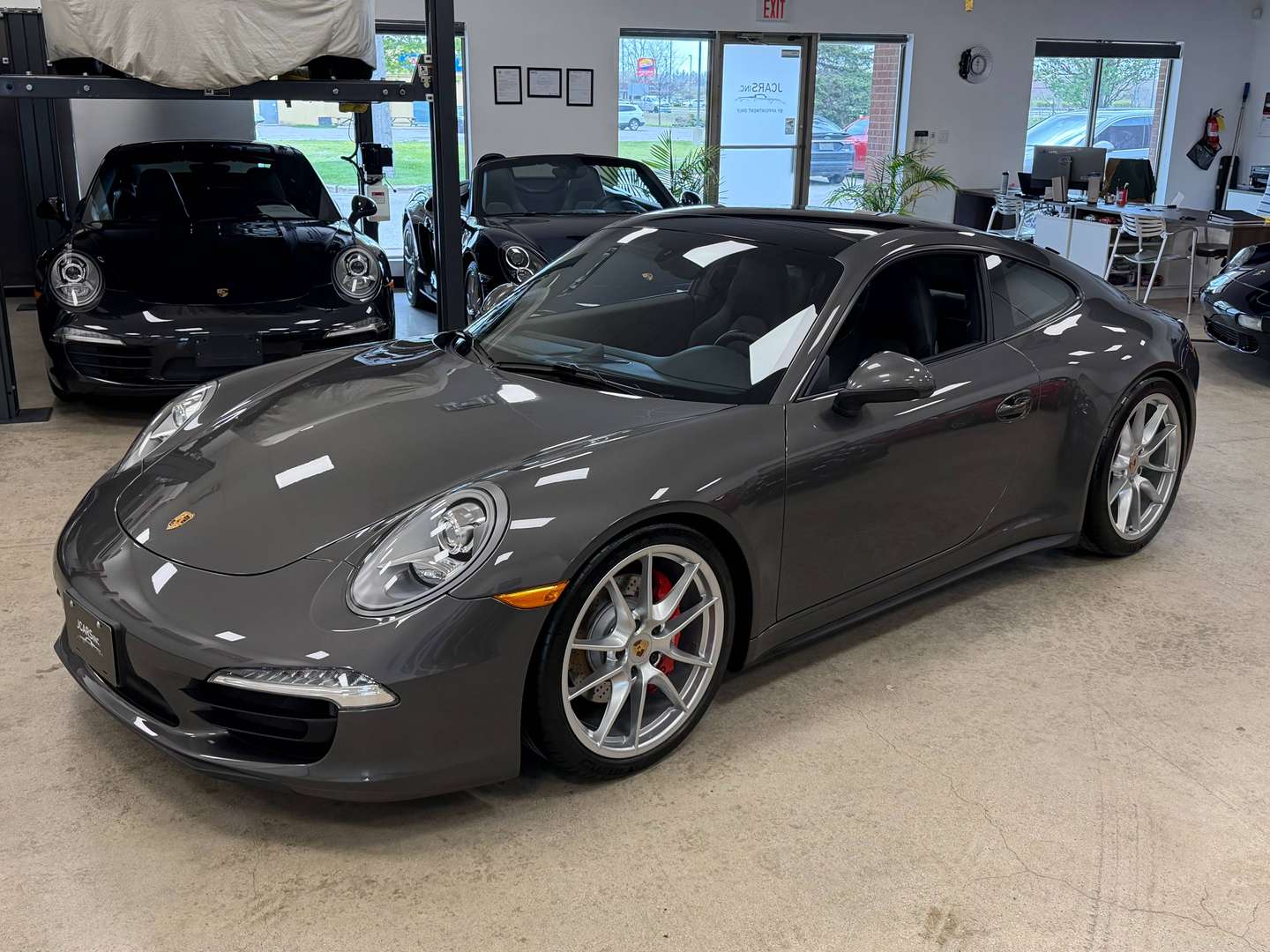 2014 991.1 C4S - 7-Speed / Sport Seats / Sport Exhaust thumbnail