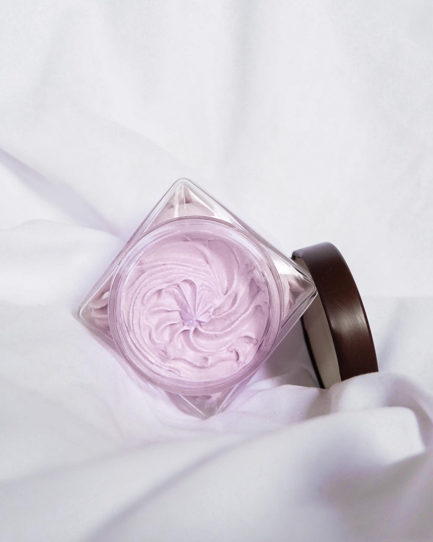 ☁️🌸 RASAYANA 🌸☁️ 

Aux bienfaits de la rose musquée, de la rose de Damas et du noyau d'abricot 🍑

#cosmetiquebio #sanspa