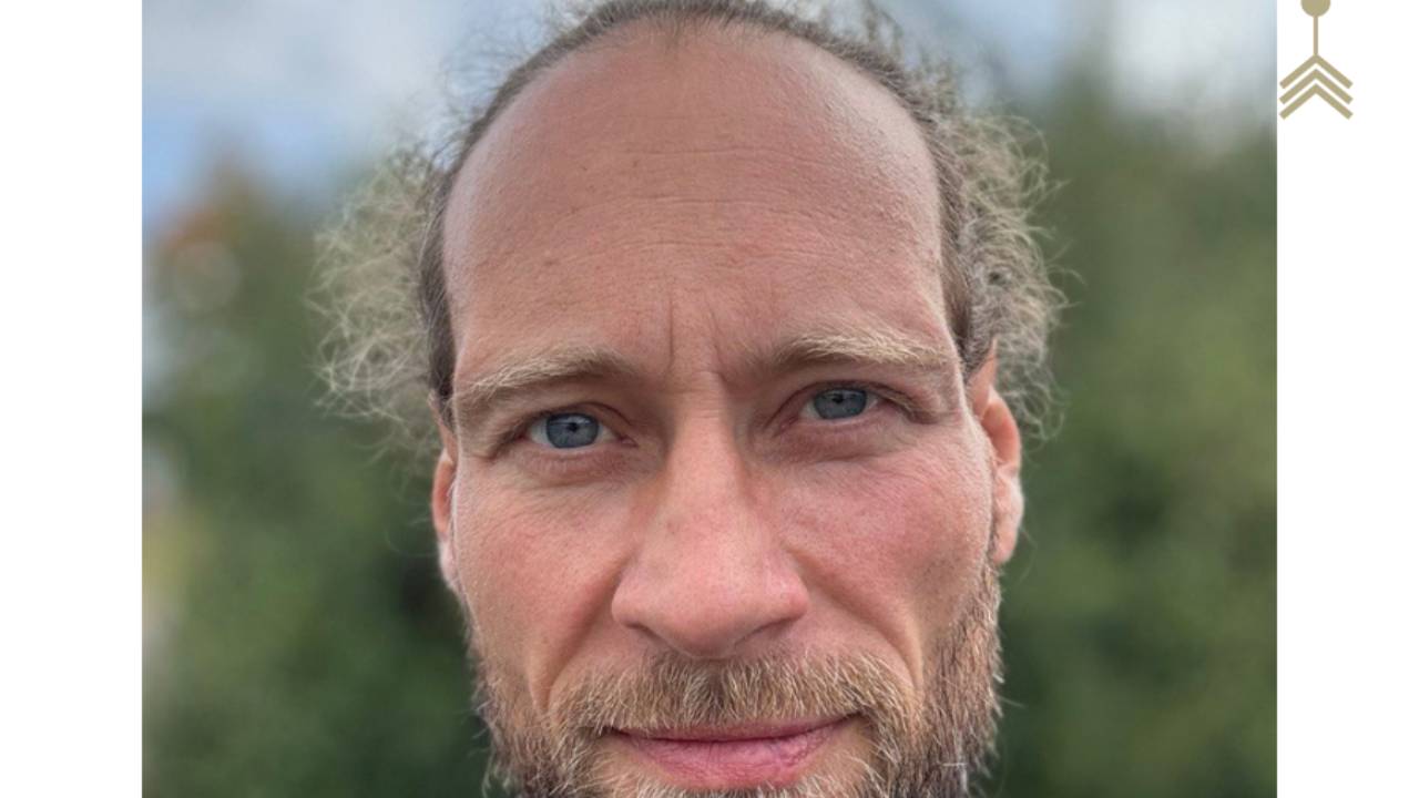 Stijn Verschuren. Ex-huisarts die muziek en lichaamswijsheid verbindt. thumbnail