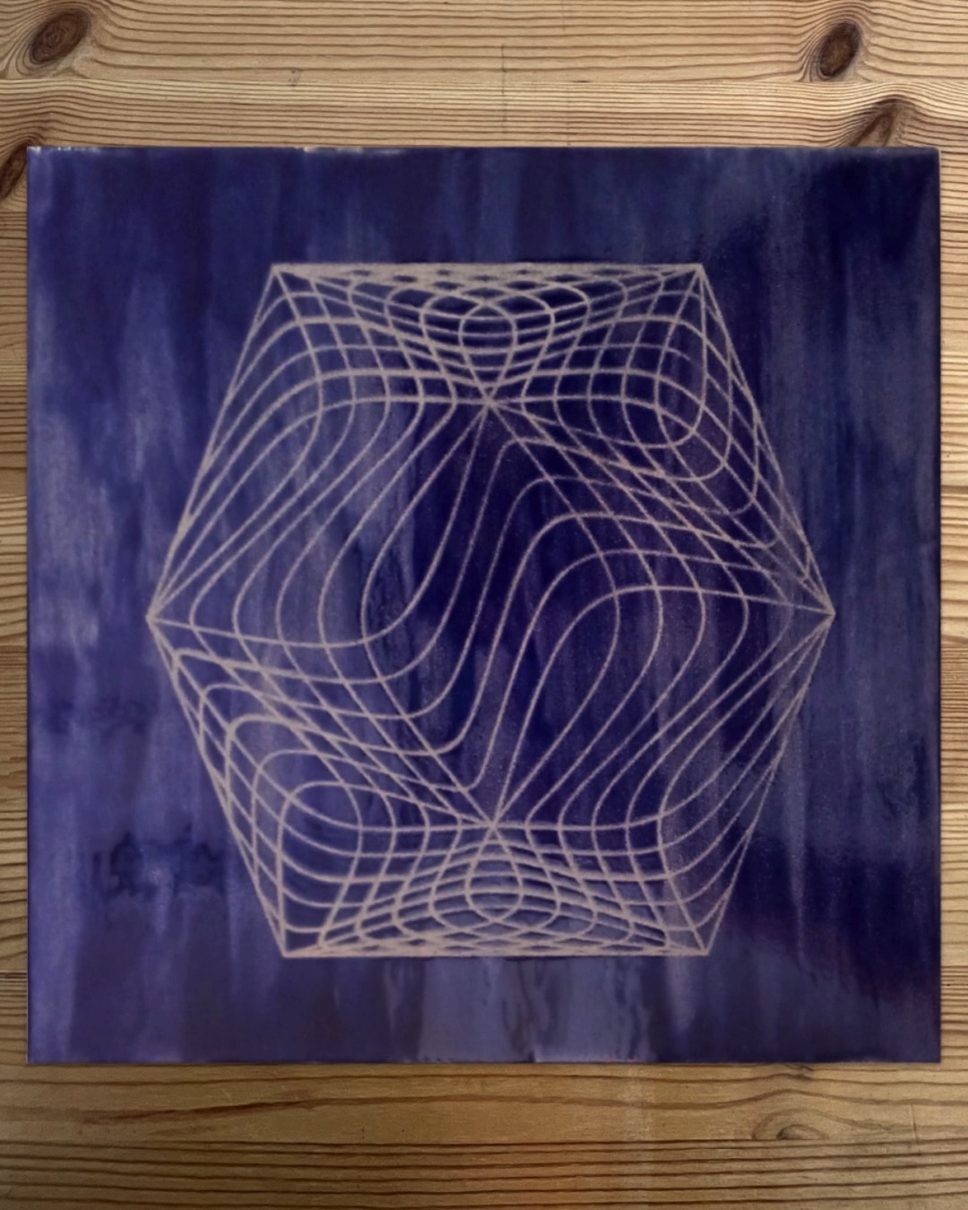 GIB 03
GEOSMETRON ICOSAEDRO BEZIER 
Series

Hand-glazed ceramic with a geometric shape created in Processing and execute