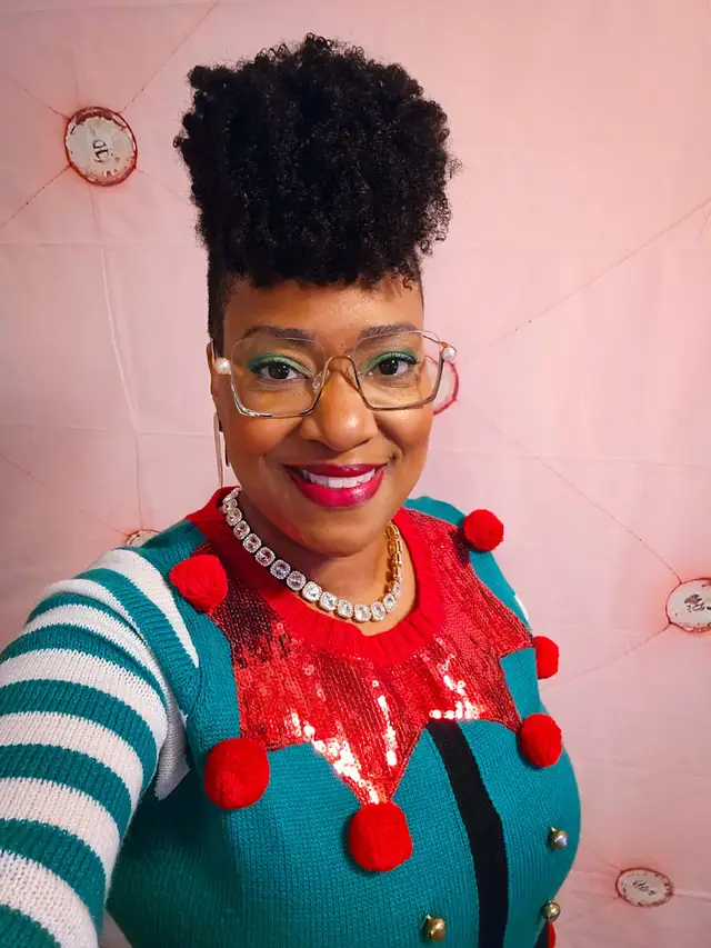 Merry Christmas everyone!🤶🏾🎅🏾🎄🎁 Yesterday on Christmas Eve I was a Christmas Elf out there helping Santa at his workshop