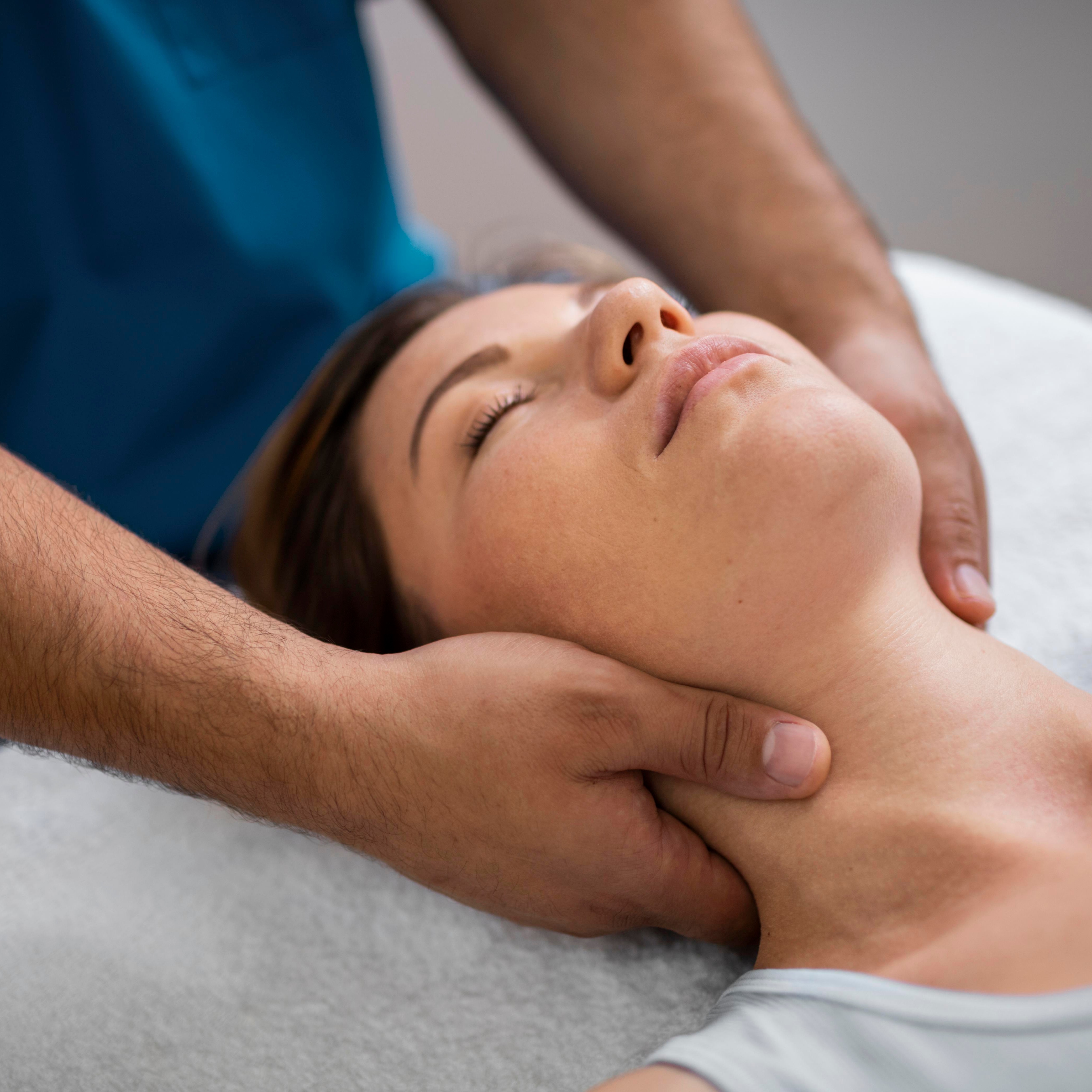 Massagem para Torcicolo Nervo Ciático thumbnail