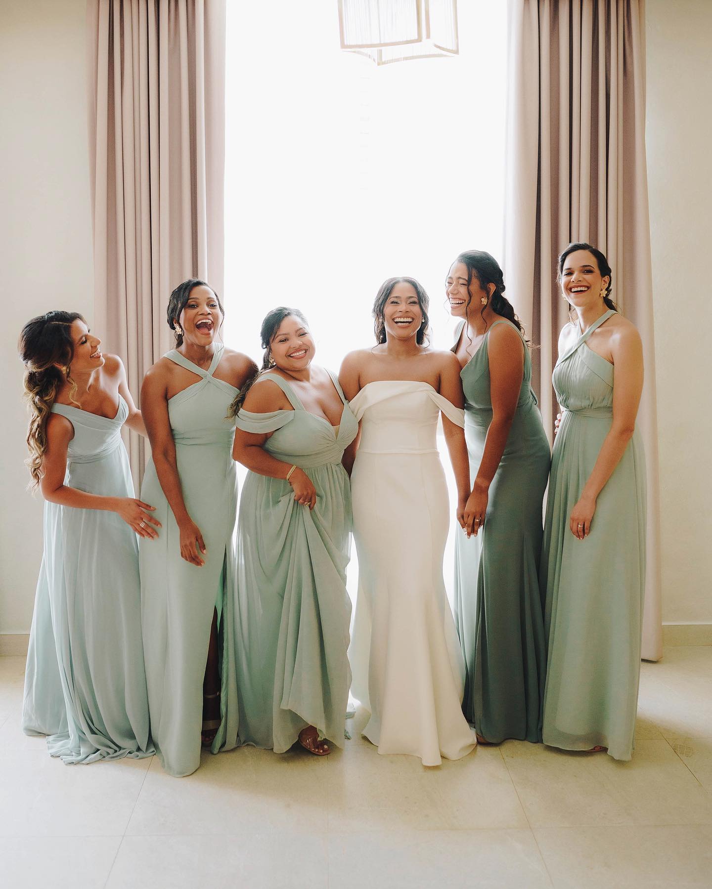 Eva y sus damas un momentito de muchas risas felicitaciones y lágrimas así de bellas quedaron momentos antes de la cerem