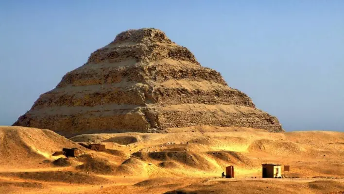Where Is Saqqara in Egypt? A Complete Guide to This Site thumbnail
