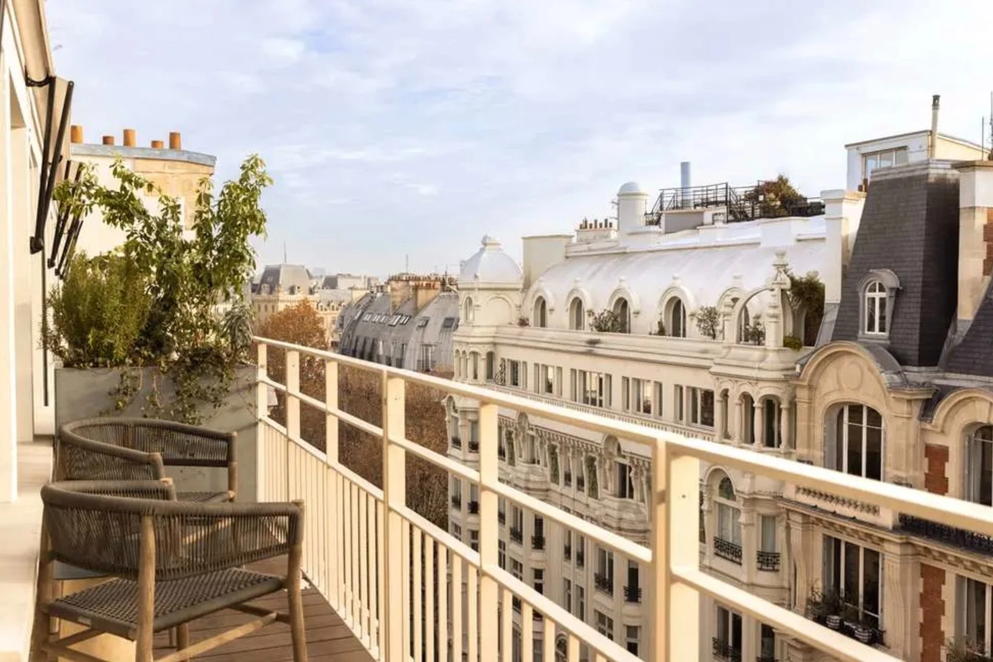 Top Places to Stay When Visiting Your Study Abroad Student thumbnail