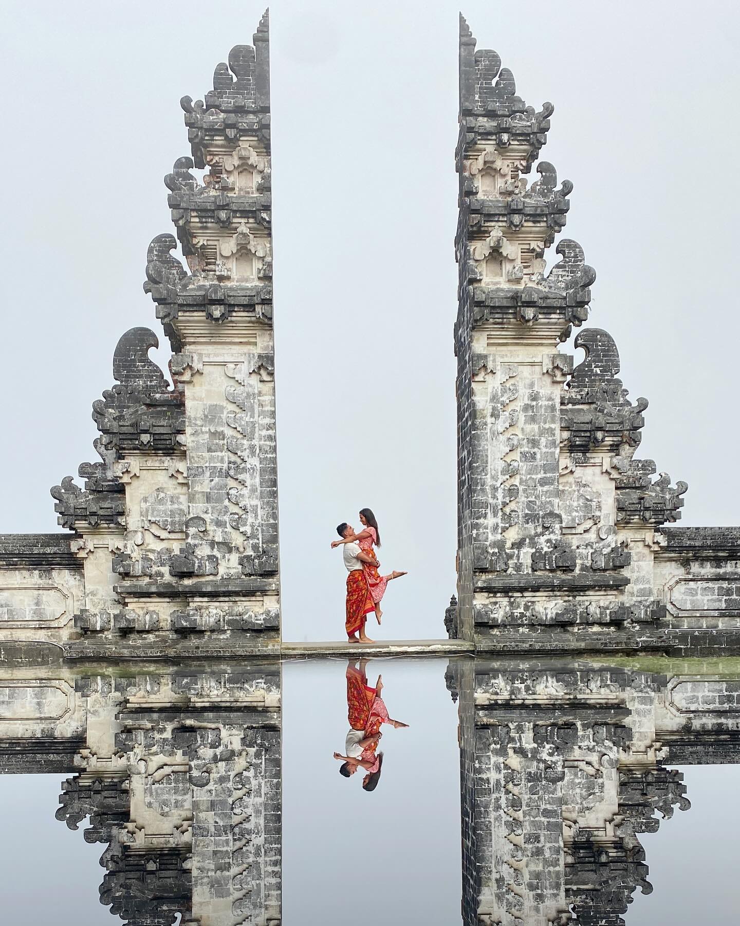 “and we will travel together and just be in love forever” 🤍
📍 Gate of Heaven - Lempuyang Temple
Este local foi a prime
