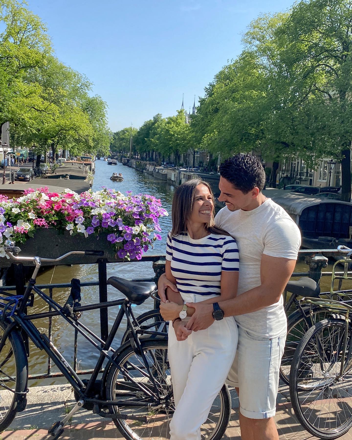 Be with someone who constantly reminds you that you are loved🌷 Alguns dos locais menos conhecidos em Amsterdão mas que r