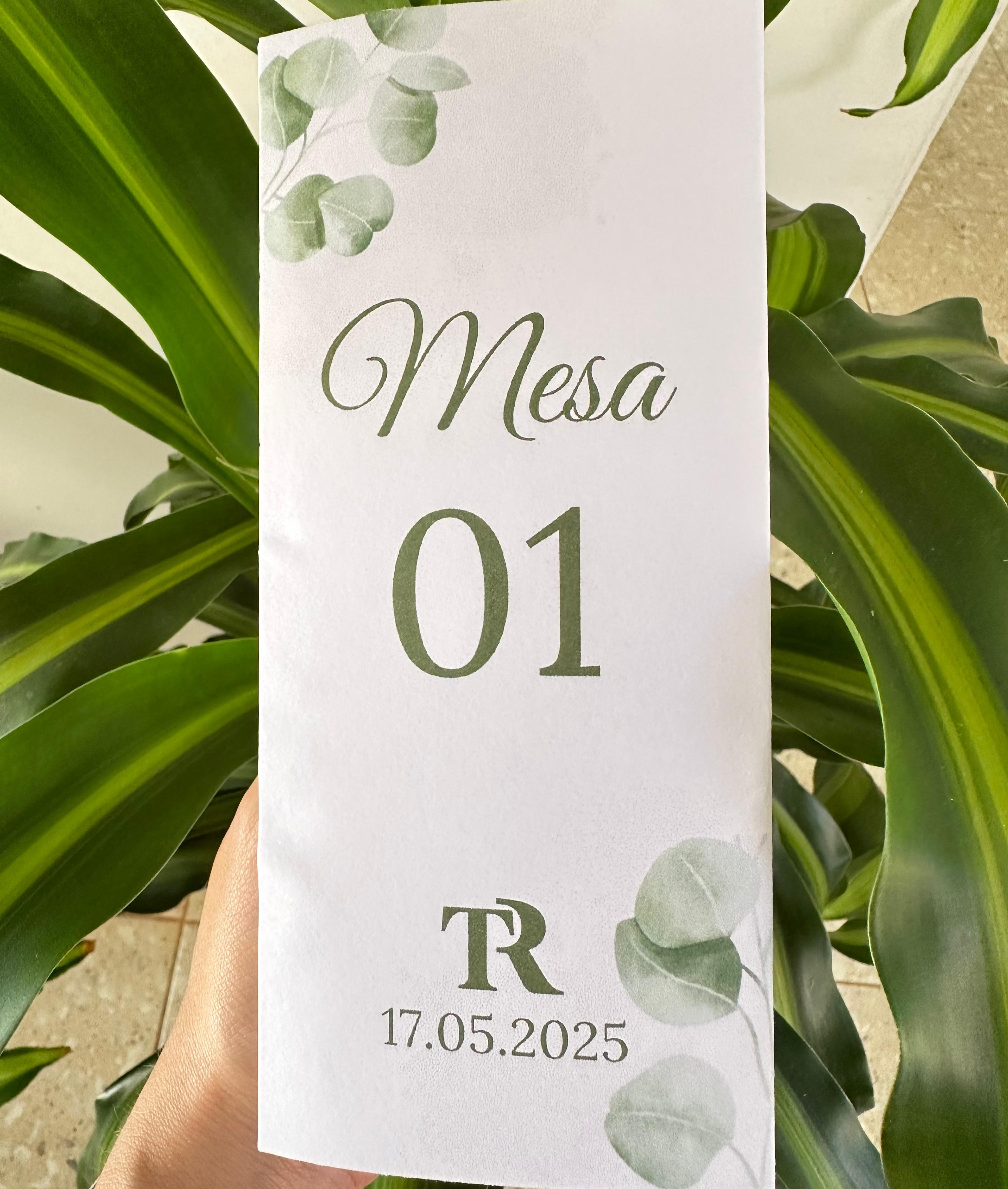 Menu de Mesa Triangular R$3,00 reais  thumbnail