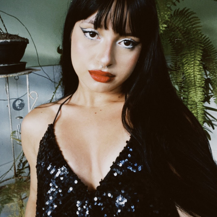 mais vídeos no yt ⭢ thumbnail