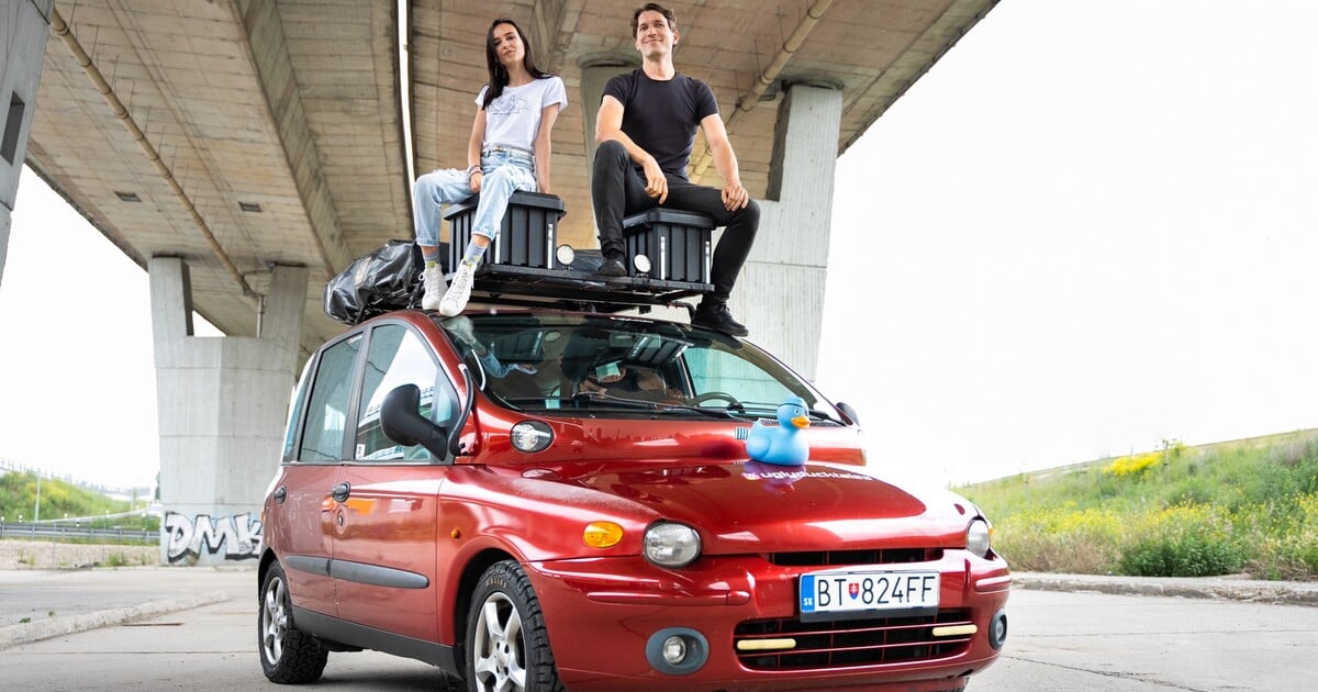 Slovenský pár cestuje na najškaredšom aute sveta Fiat Multipla thumbnail