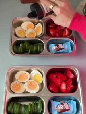 Airplane snacks for 2 ☁️✨ #packmylunch #bentobox #lunchboxideas #snackbox #lunchboxes #airplanesnacks #traveltips #trave