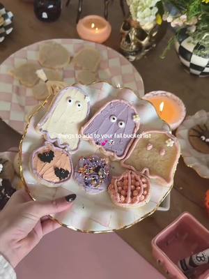 You, me & a spooky cookie decorating date? 👻 #halloweenactivities #halloweenpartyideas #halloweenparty #halloweentreats 