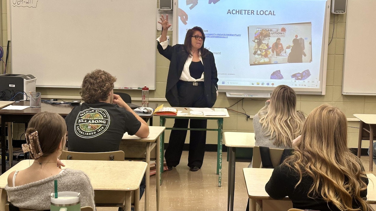 Les dommages de la mode éphémère étudiés à l’école thumbnail