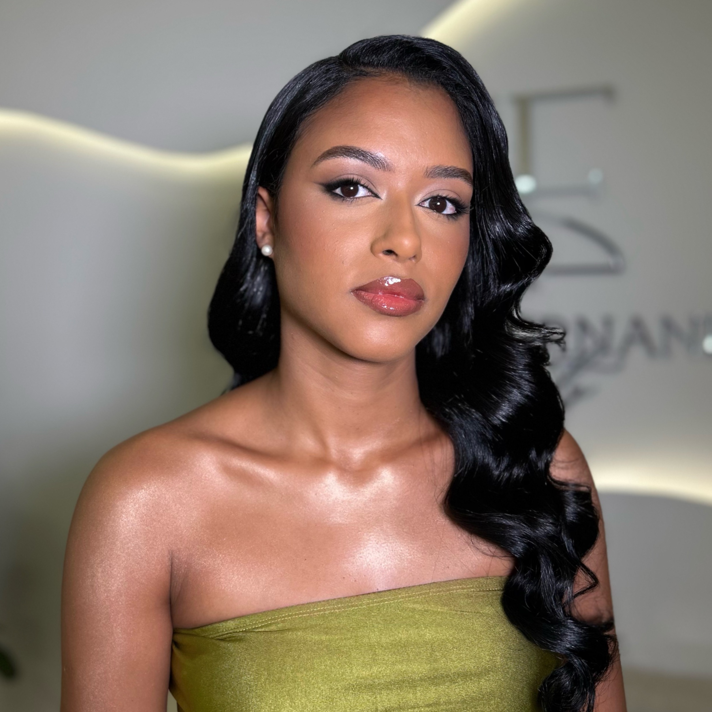 Maquiagem & penteado sociais  thumbnail