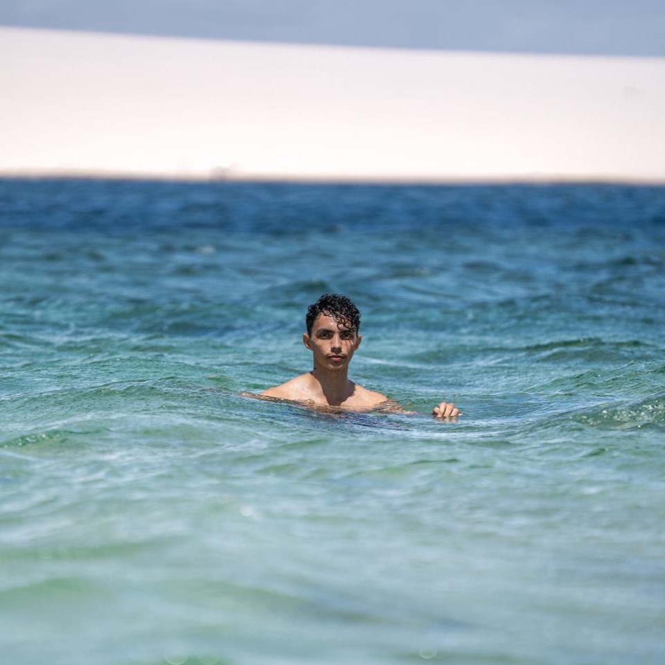 Lençóis Maranhenses: Dunas de areia brancas com lagoas de água doce cristalinas thumbnail