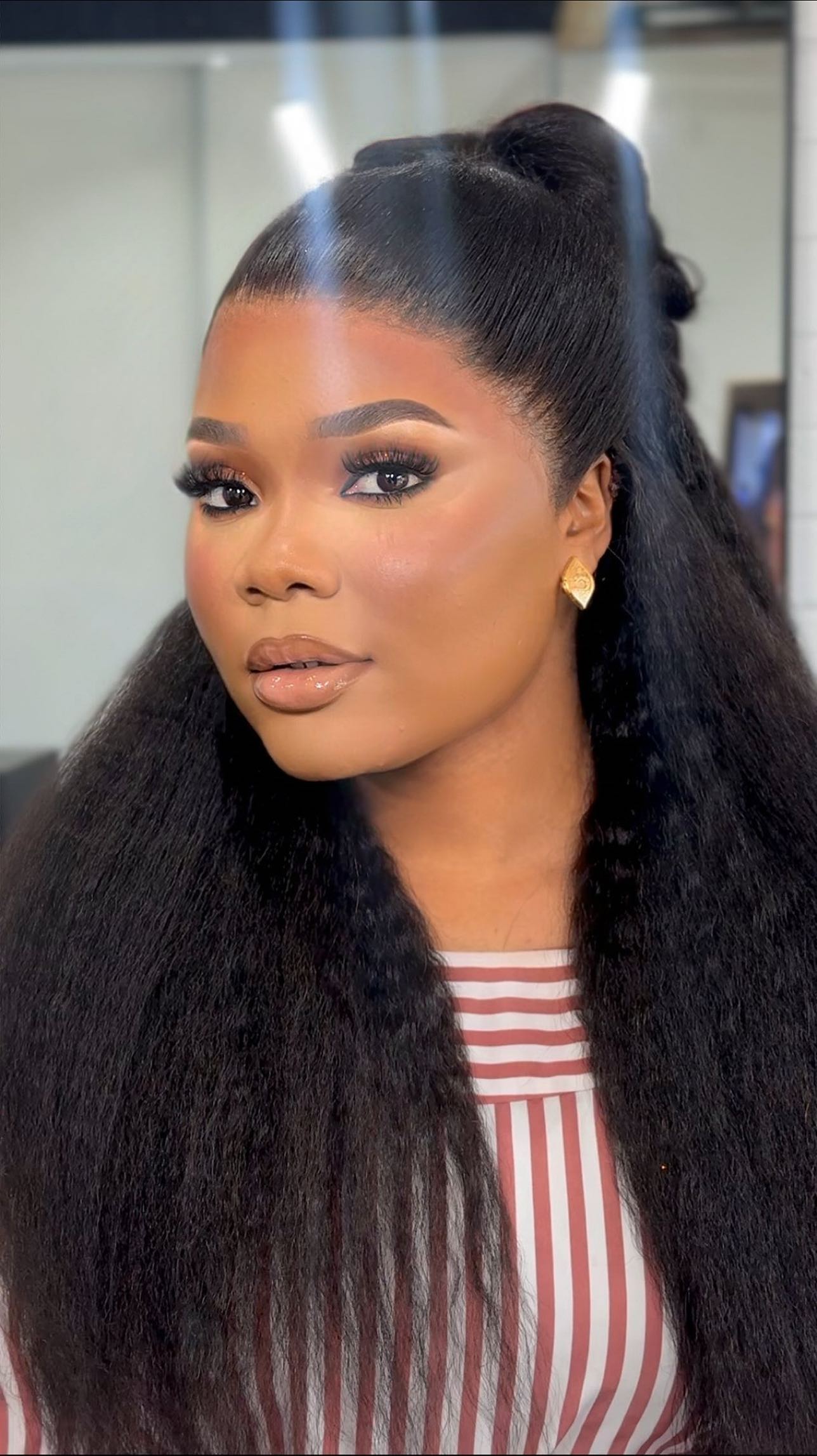 Where there is God, there is a way. 

We love a total makeover from hair to face 💁🏽‍♀️

Juicy lip combo using @nyxcosmet