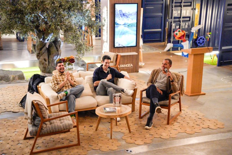 📸Fotógrafo en la presentación del libro de Miguel Quintana  thumbnail