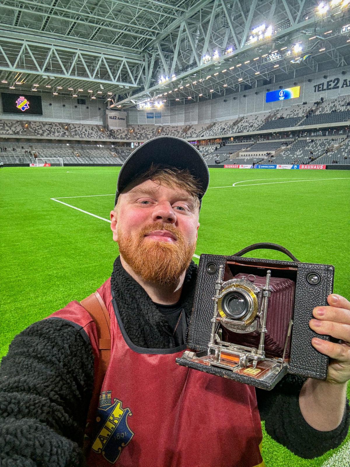 El fotógrafo que inmortalizó el centenario de la liga sueca con una cámara de 127 años de historia thumbnail