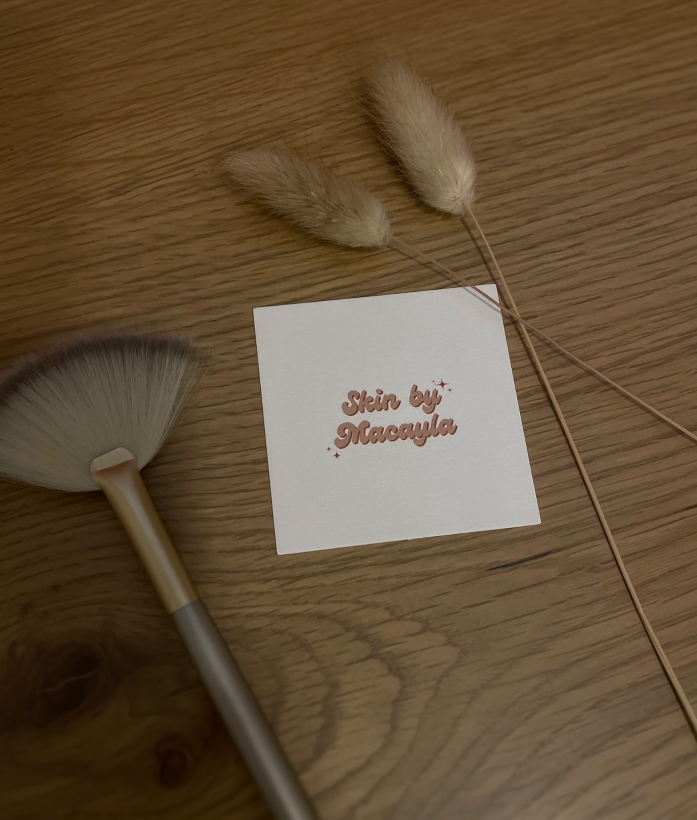 new business cards deserved a spot on my feed ✨

#brandingphoto #skincare #skin #esthetician #lakenorman #boho #lkn #cha