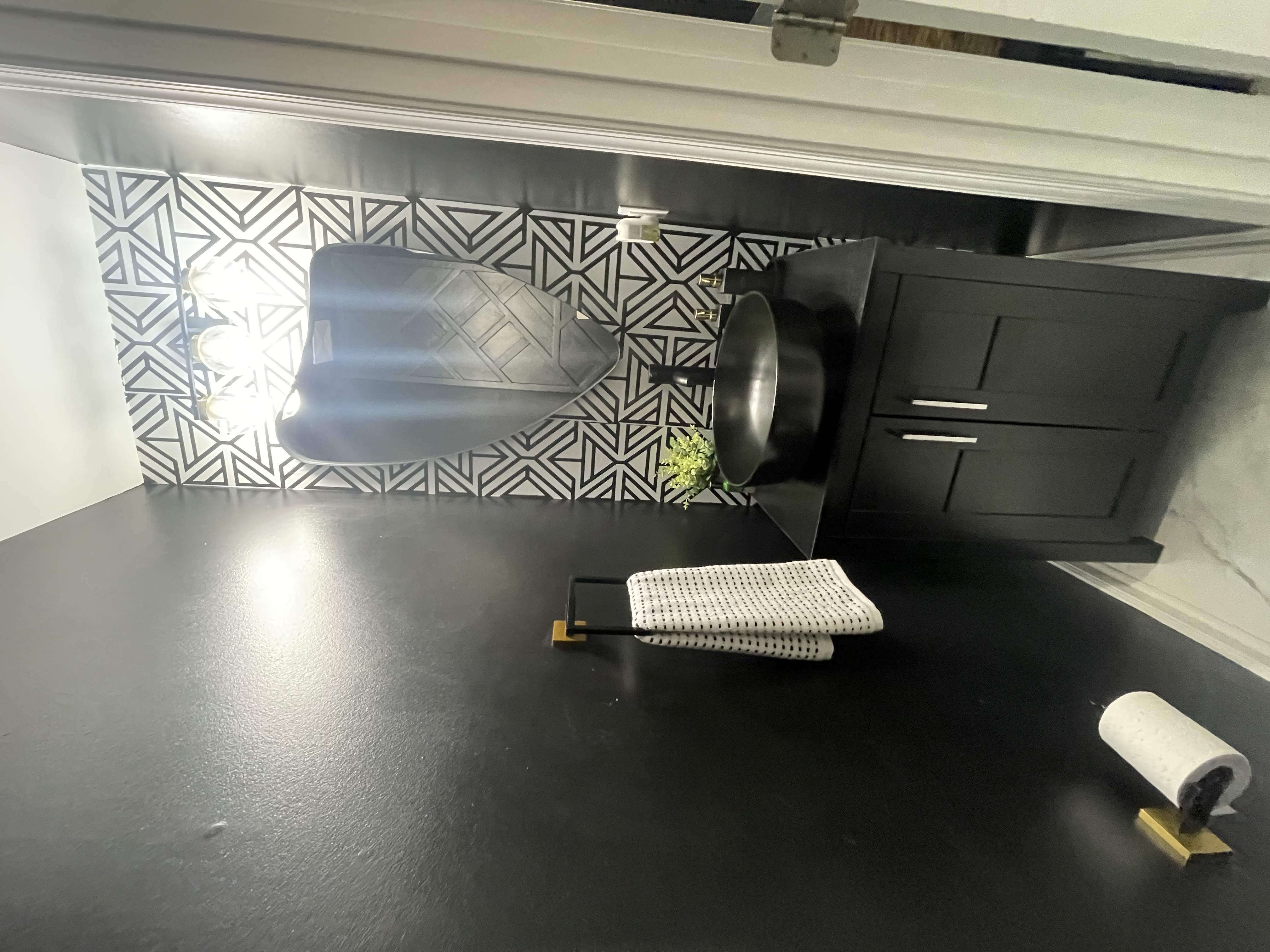 Black/White Abstract Wallpaper  thumbnail