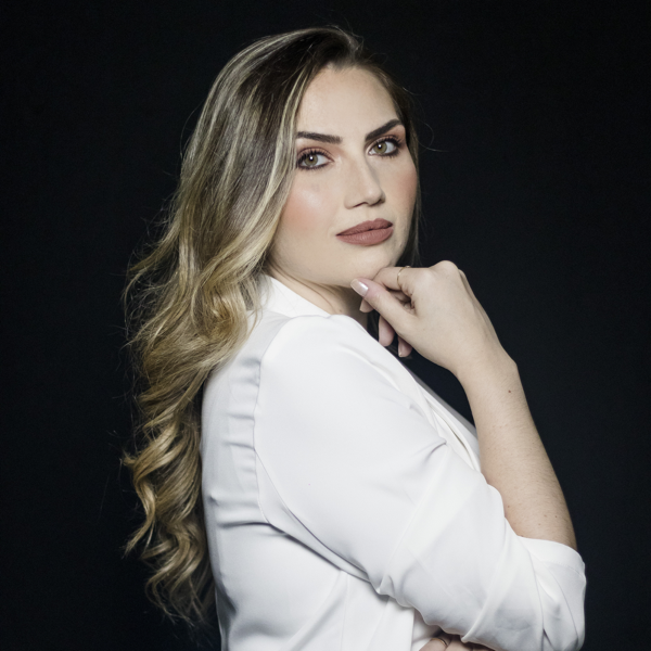 MARIANA BARCELLOS — Bio Site