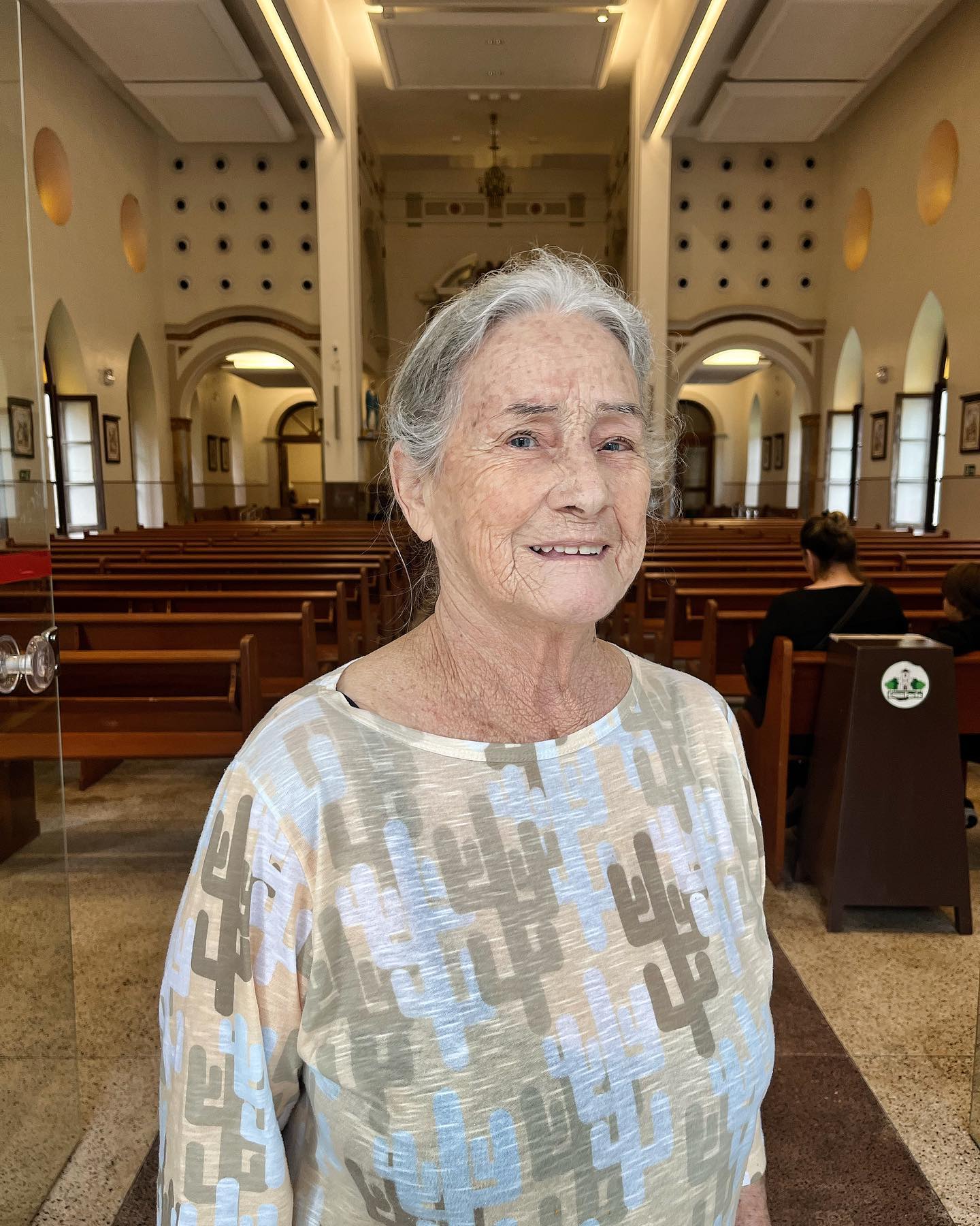 Nossa querida Rilda dos Santos (80+) em visita à Igreja Matriz de Casa Forte. #ConversandoComJesus
⛪️ 

#60+
#SessentaMa