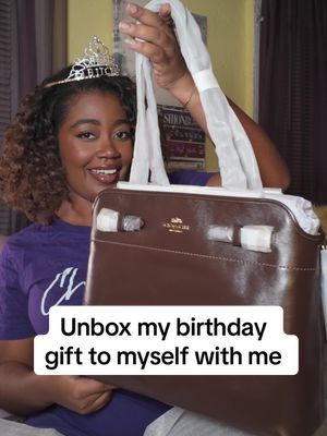 Unboxing the @Coach Easton Tote as a birthday gift to myself 🥳🎁 for Day 1 of #26daysto2026 