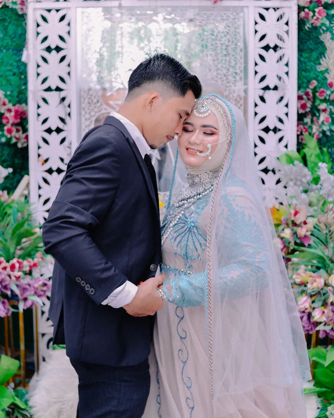 WEDDING DAY 😍😍😍

Fg @mahaska_photography

YUK BOOKING 📸 
Moments Spesial mu di Kami 😊

-= INFO JASA BOOKING 📷 FOTO =-
Hu