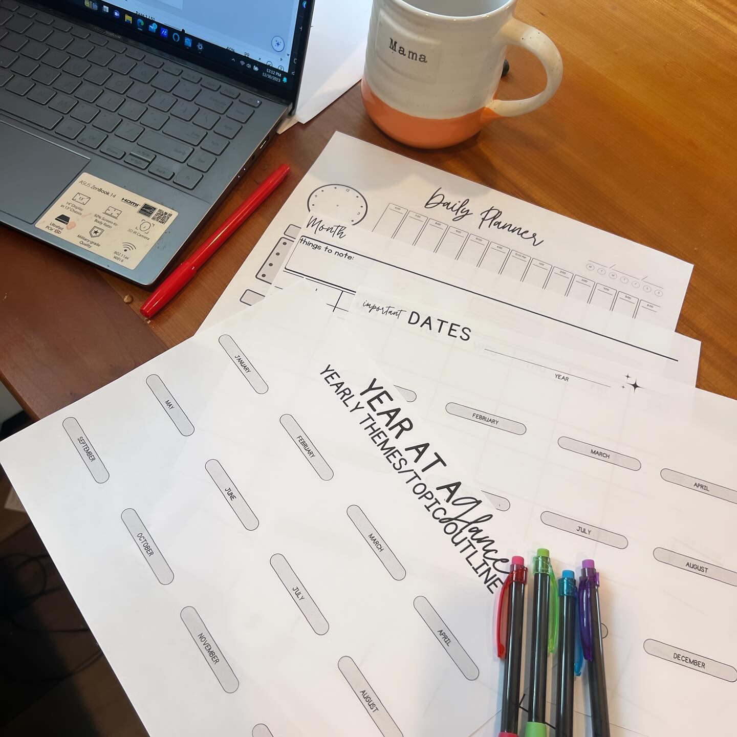 The teacher in me can’t help but nerd out over planers 🤓🗓️ starting the new year with new goals! We started “ officially