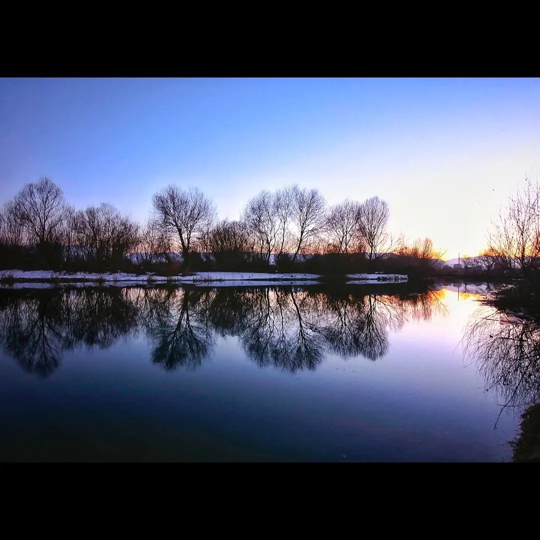 🏞 REFLECTA 
اگر مرگ نبود بیشتر کارها را می گذاشتم برای بعد. عجله نمی کردم و چون تنبلم  با خیال راحت کارهایی که می خواهم 