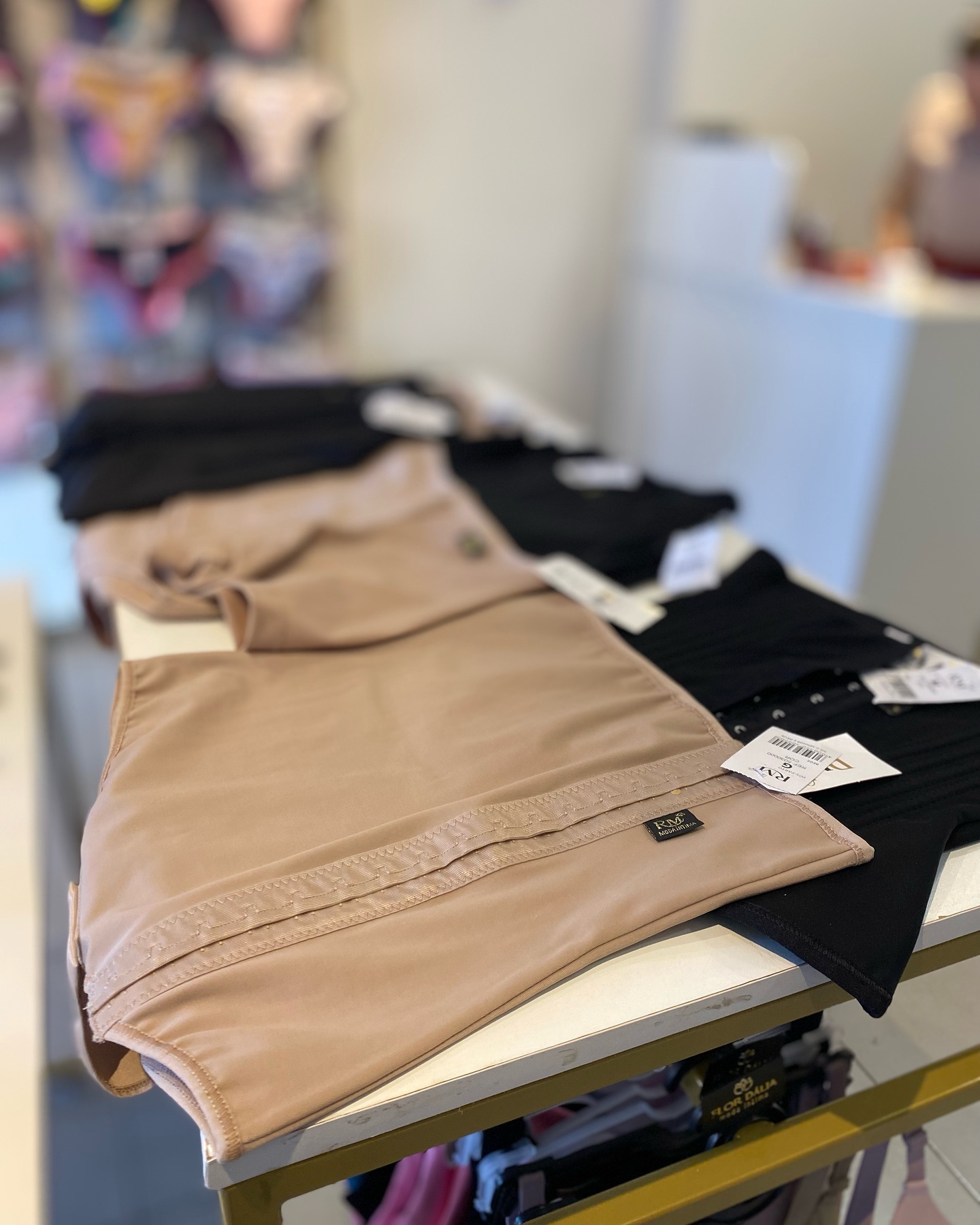 Novidade chegando pra ficar! Recentemente chegou alguns modelos de calcinhas e cintas modeladora e nós e algumas cliente