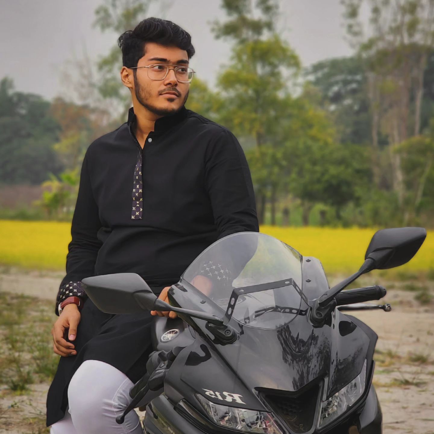 don't mind me🖤
.
.
.
.
#instagram #potrait #bd #event #salaar #dunki #everydayoutfit #oftd #love #nsbpictures #explore #