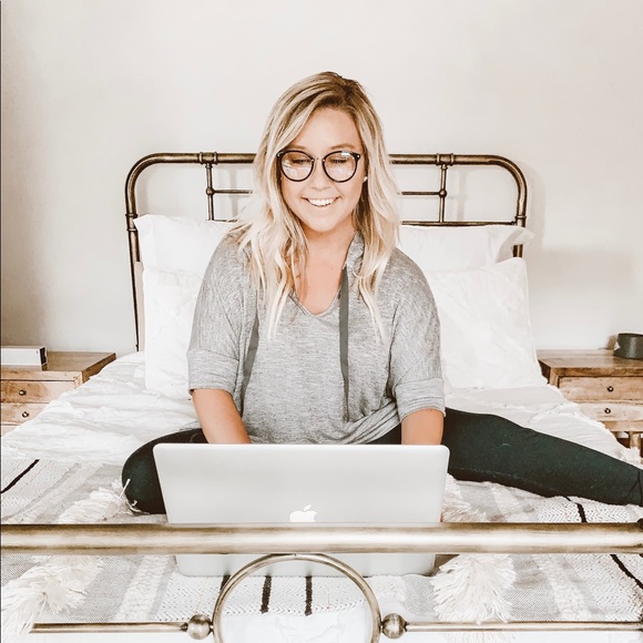 Meg's Poshmark Closet thumbnail