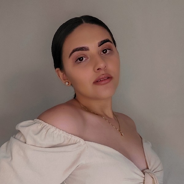 BioSite profile picture for @iara