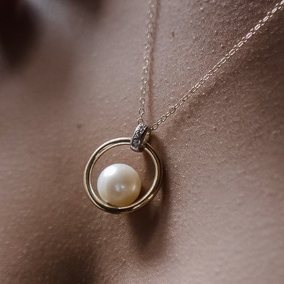 Full Circle Pearl Pendant thumbnail