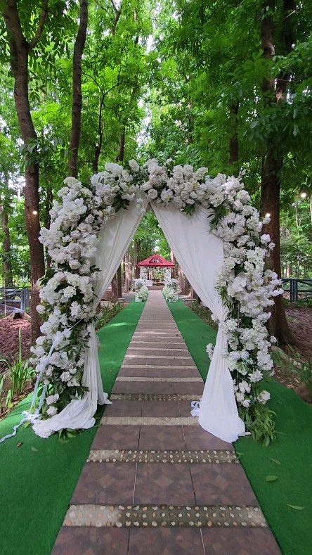 Forever starts here 💕

.
.
.
.
.
Violinist: Jomel Cruz - The Violin Serenade 
Styling: Tagaytay Tropical Blooms
#wedding