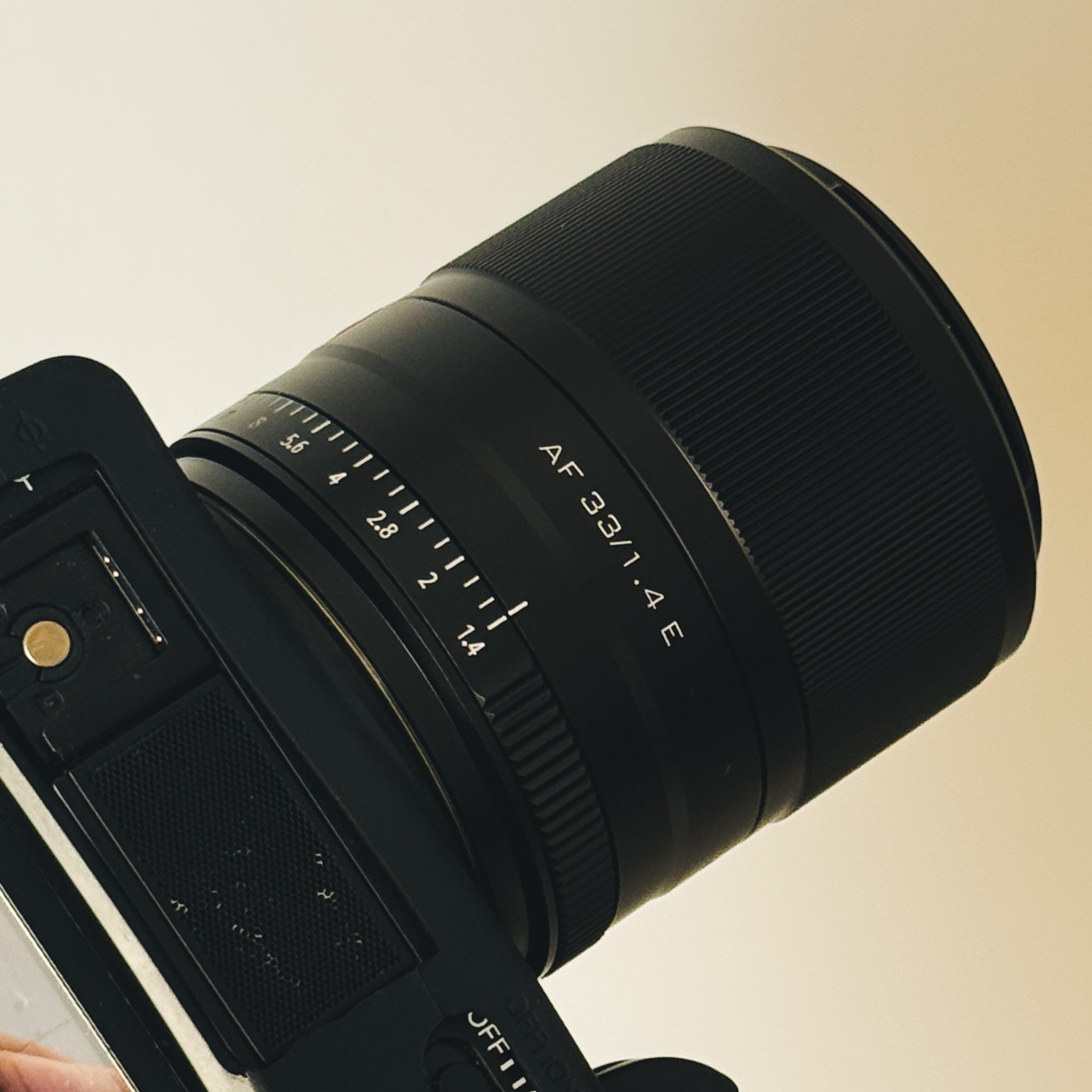 — lente viltrox 33mm - 1.4 thumbnail