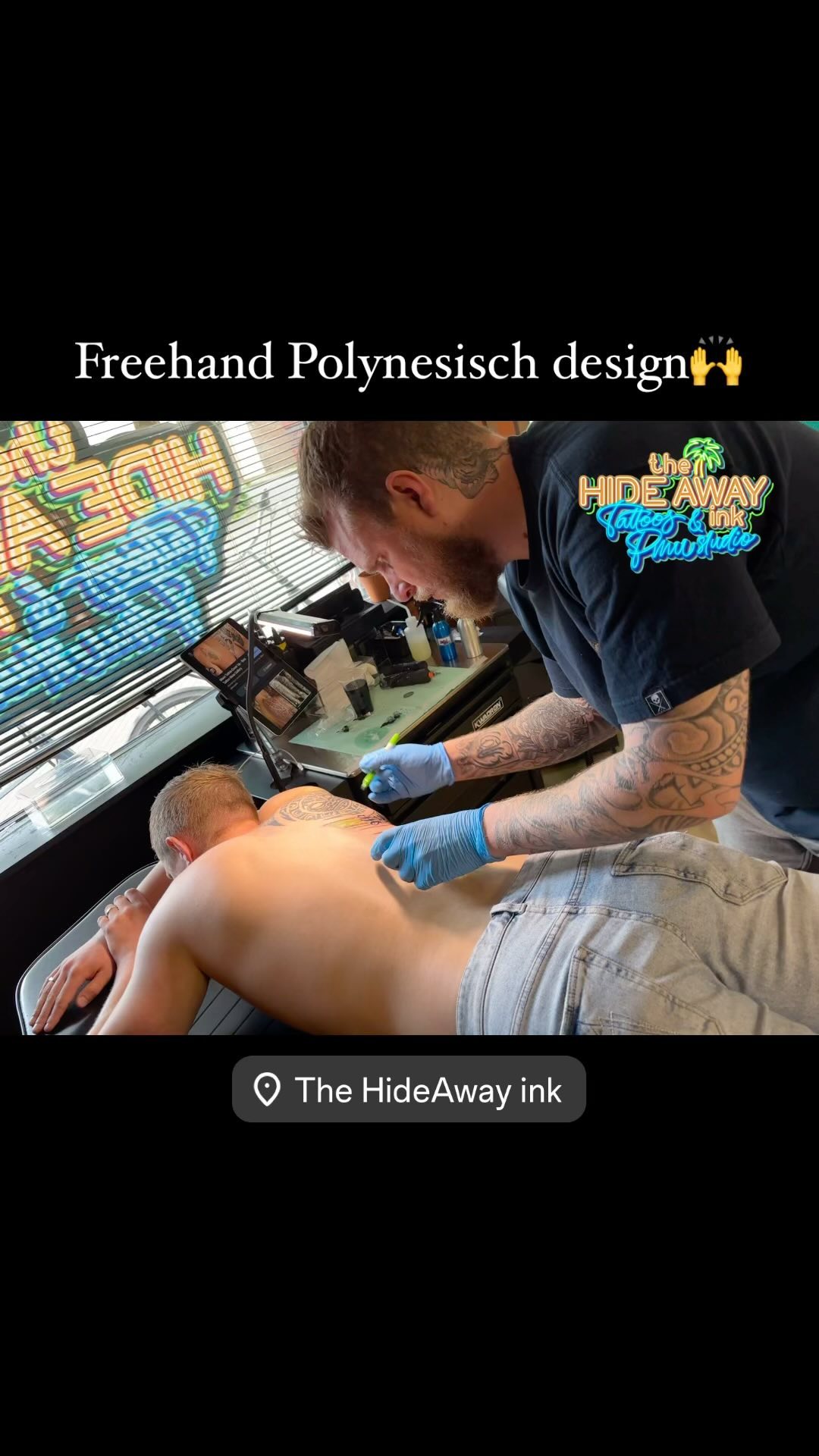 Freehand design op zijn halve rug, door @d_c_tattoos 😎✏️ Wisten jullie dat je bij ons je tattoo afspraak zelf online kan