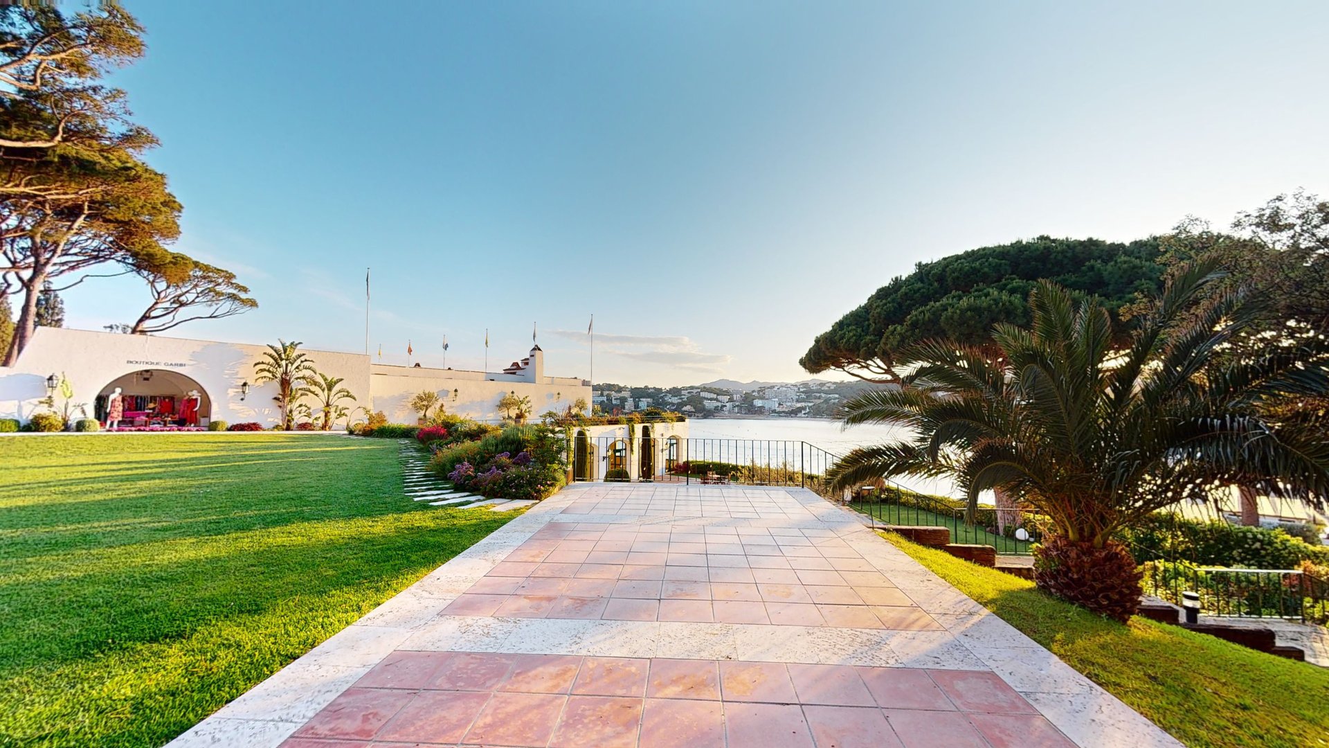 Take a virtual tour thumbnail