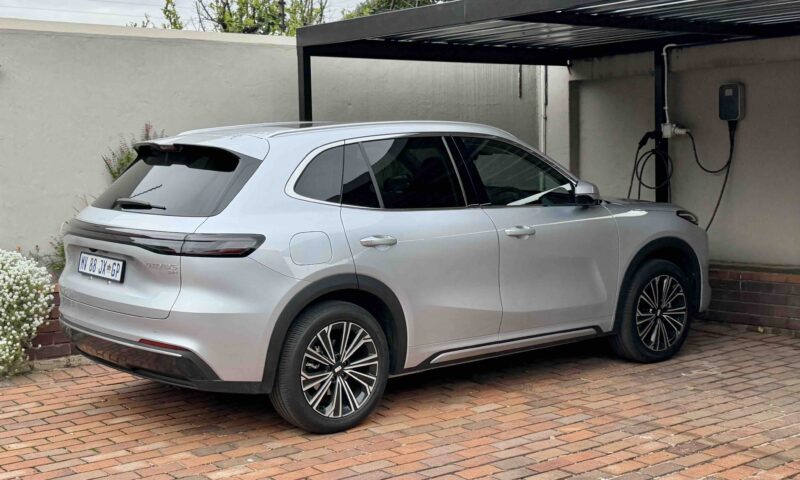 Living Electric: Geely E5 EM-i thumbnail